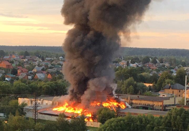 Осадки в наро фоминске сегодня. Пожар в Наро Фоминске. Любучанский завод пластмасс пожар. Завод в Наро Фоминске. БМЗ Богородск пожар.