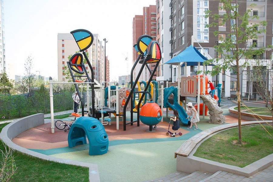 В 2023 году в Подмосковье установят 135 детских площадок