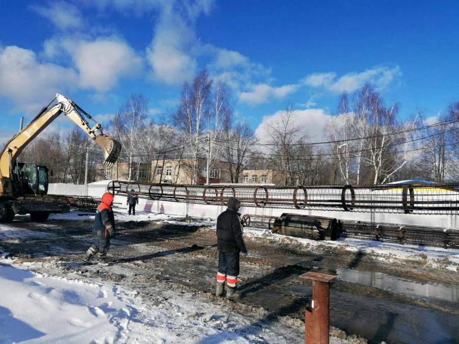 Возле станции Апрелевка строители приступили к обустройству временной дороги с железнодорожным переездом