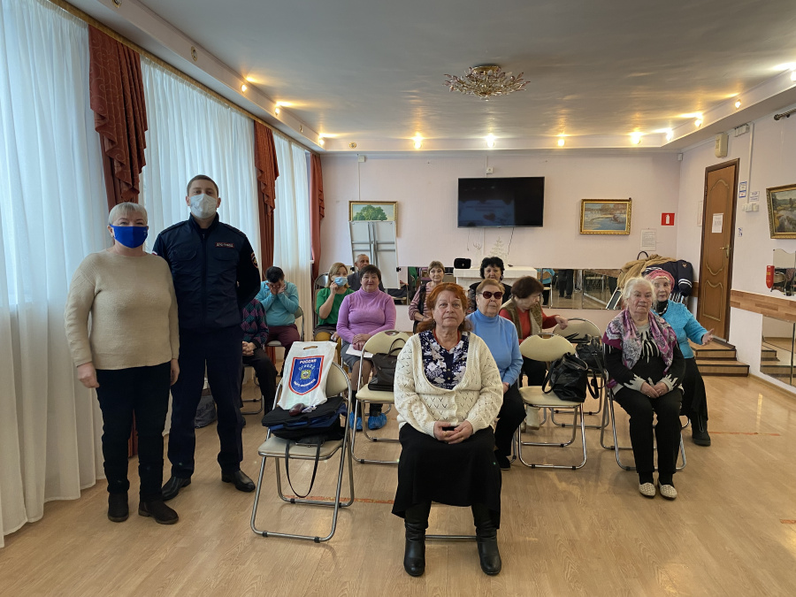 ОГИБДД УМВД России по Наро-Фоминскому округу посетили пожилых людей с ограниченными возможностями