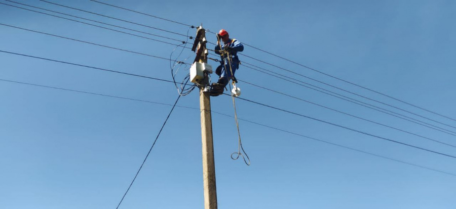Специалисты «Мособлэнерго» произвели реконструкцию воздушной линии электропередачи в деревне Сырьево Наро-Фоминского городского округа.