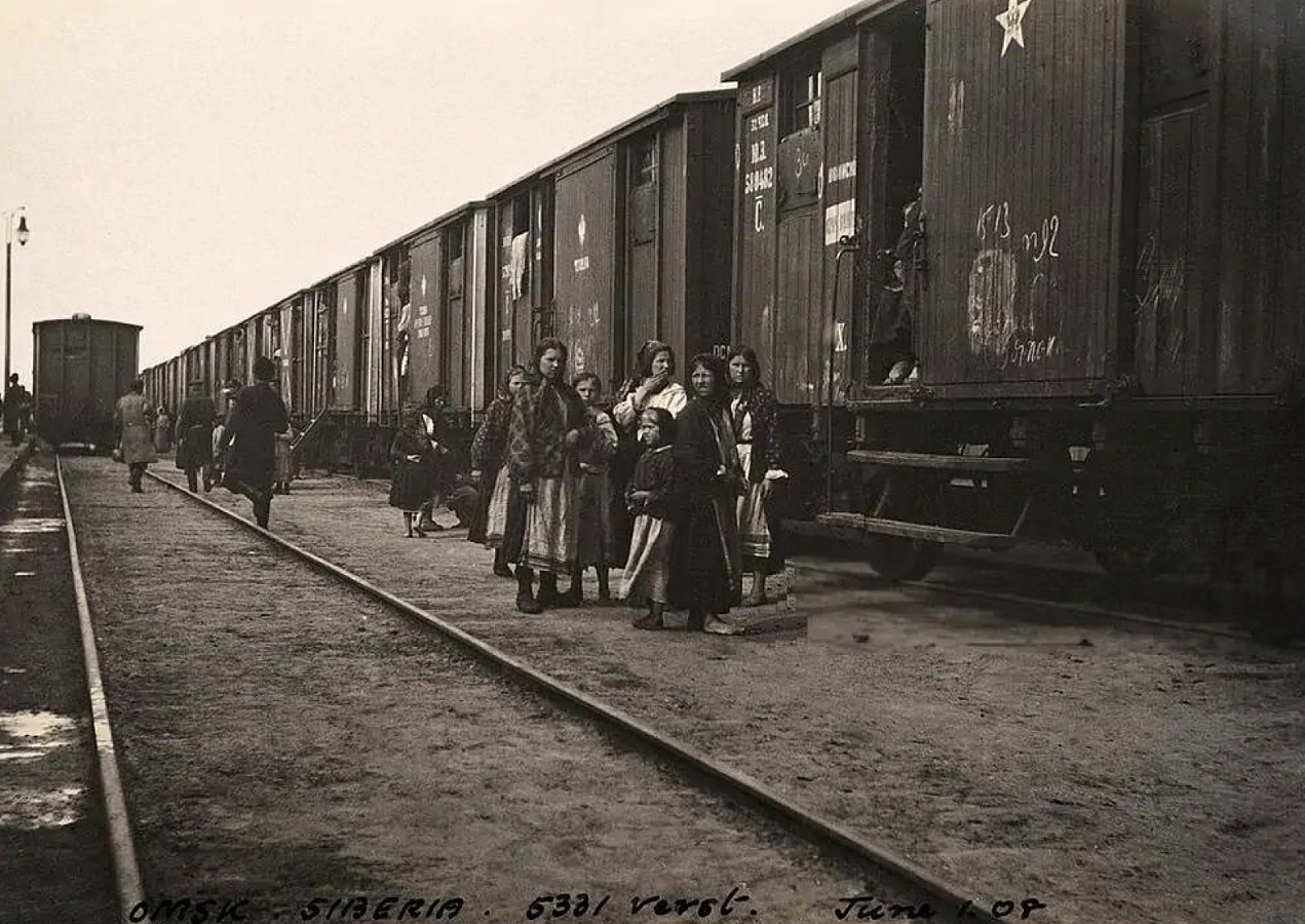 Столыпинский вагон в Сибирь. Станция вагона в 1926г. Столыпин вагон. Столыпинские переселенцы в Сибирь.
