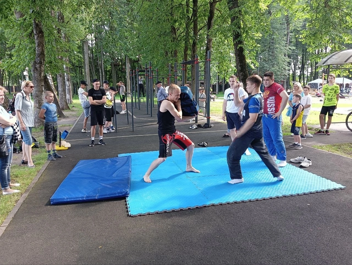 День молодежи наро фоминск. Развлекательные игры в парках. День города Наро-Фоминск. Молодежный Наро Фоминск. Наро-Фоминск концерт ко Дню города.